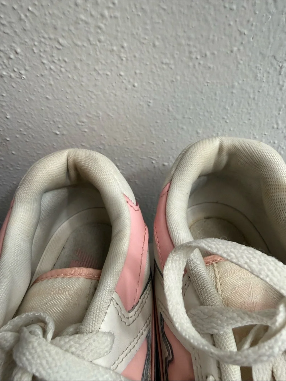 New Balance 550 Women's Cream and Pink Athletic Sneakers
